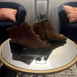 Size 8.5 Forever 21 ankle booties